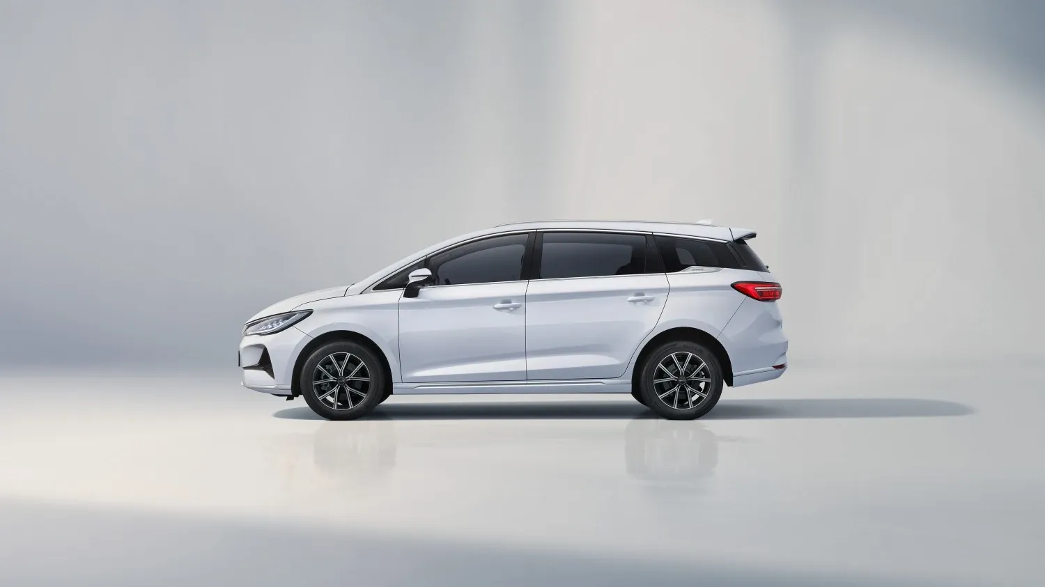 BYD M6 - Gallery Exterior - m6 exterior 05