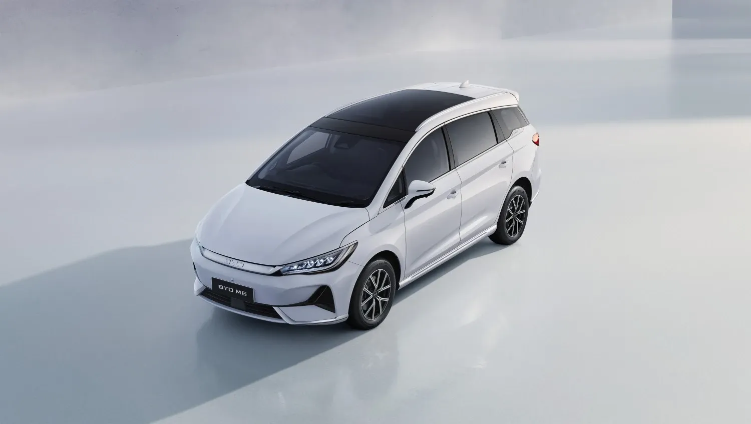 BYD M6 - Gallery Exterior - m6 exterior 01