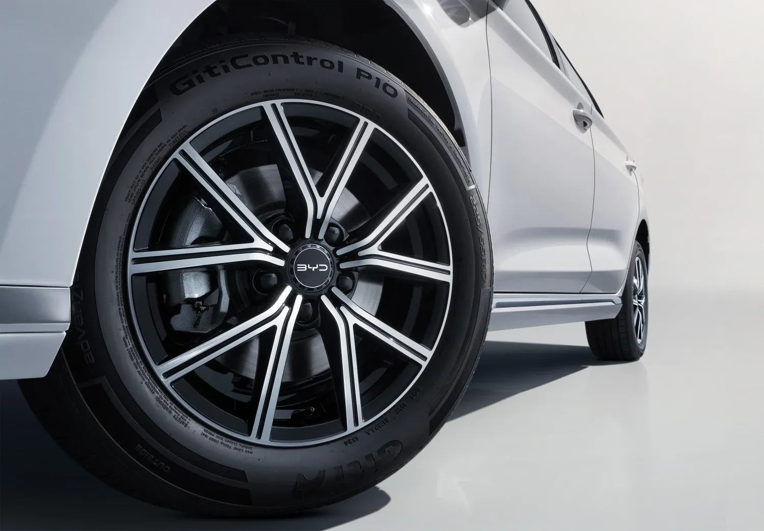 BYD M6 - Gallery Exterior - m6 exterior 02