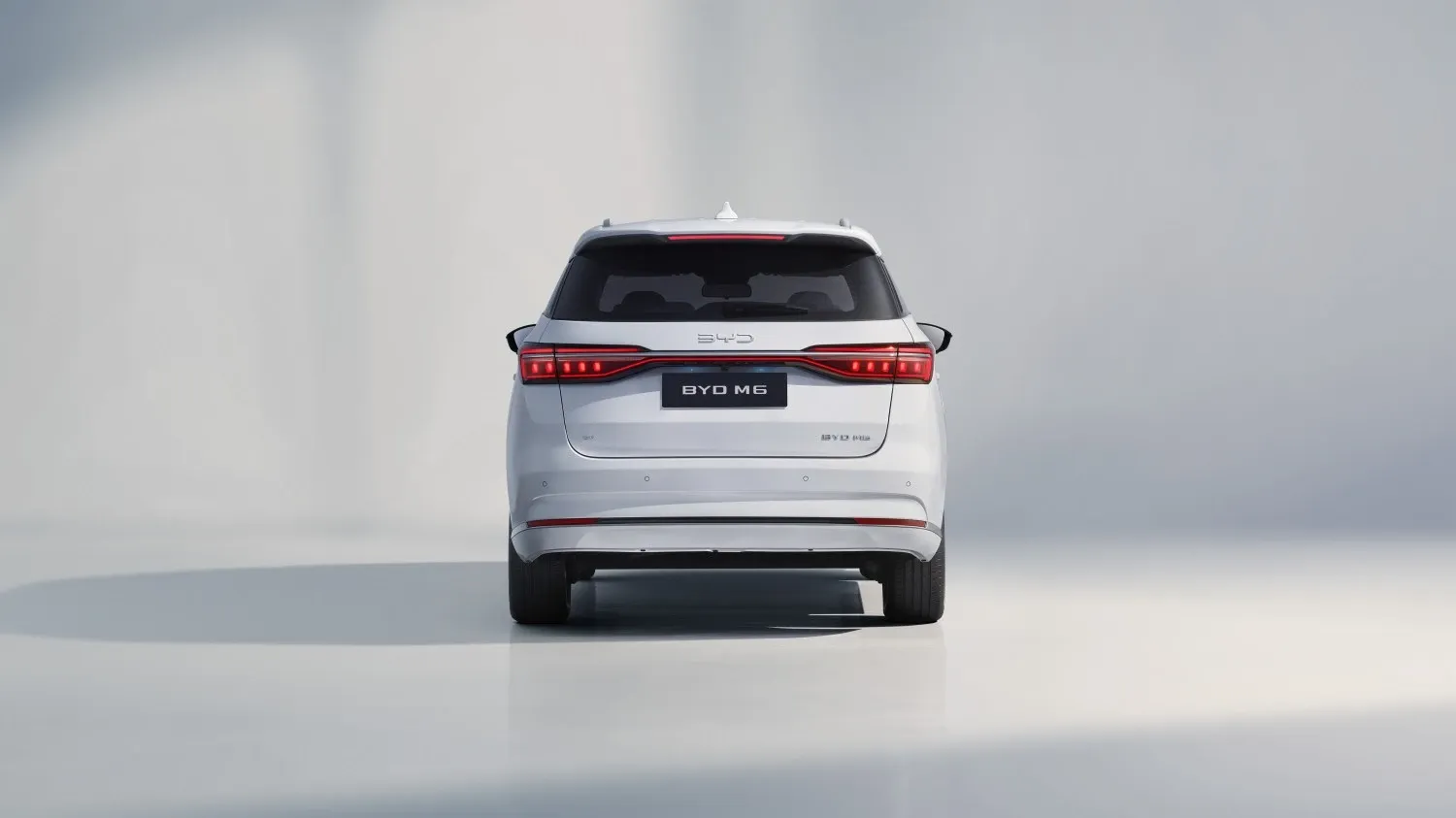 BYD M6 - Gallery Exterior - m6 exterior 03