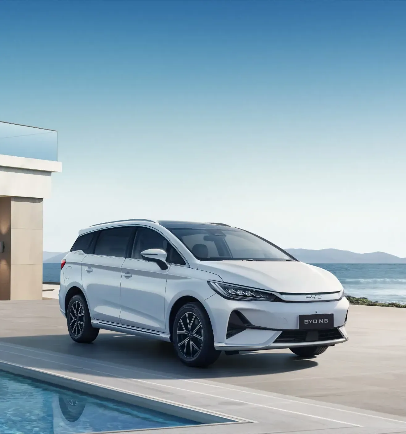BYD M6