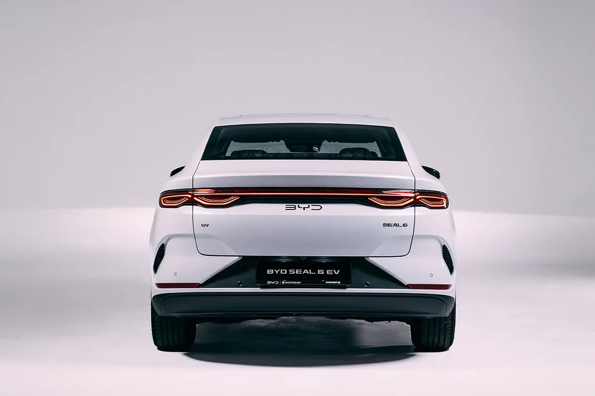 BYD SEAL 6 EV ดีไซน์ด้านท้ายและไฟท้าย